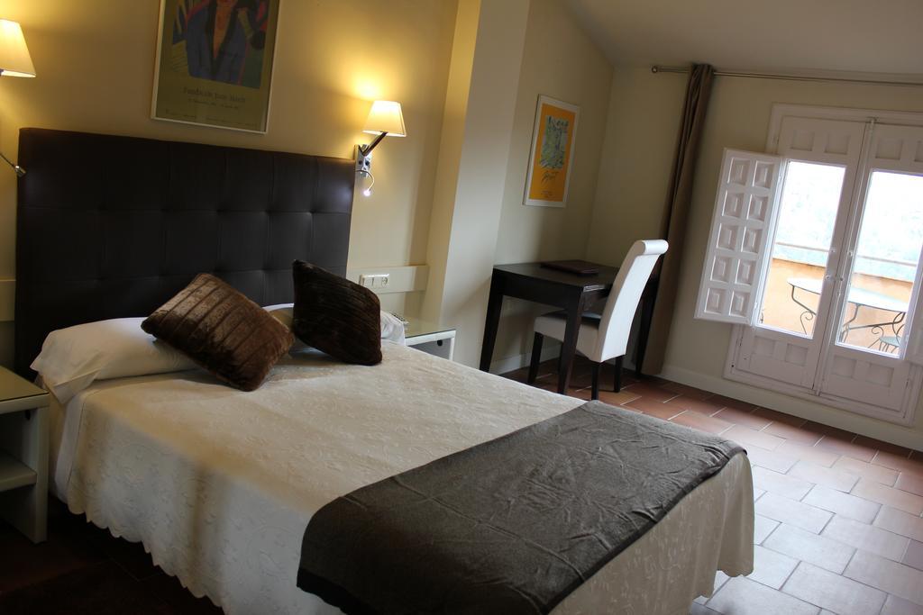 Hotel Leonor De Aquitania เกว็งกา ห้อง รูปภาพ