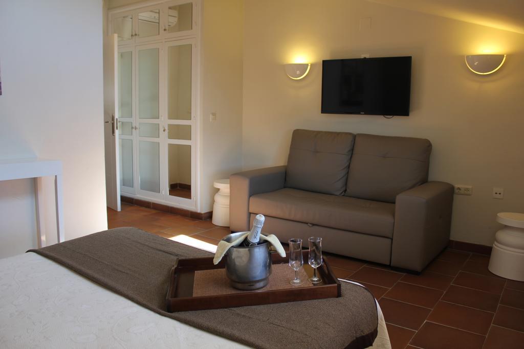 Hotel Leonor De Aquitania เกว็งกา ห้อง รูปภาพ