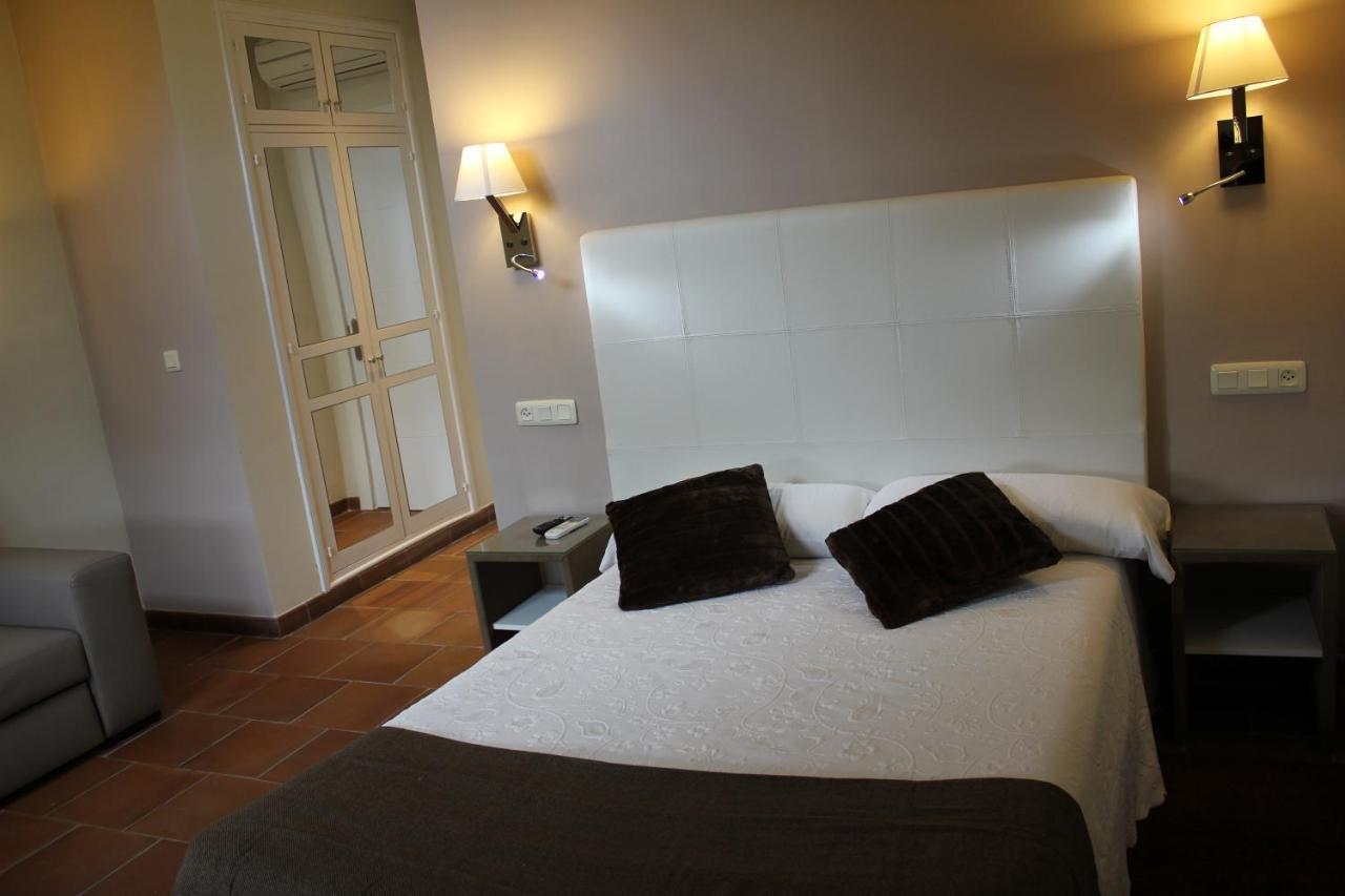 Hotel Leonor De Aquitania เกว็งกา ภายนอก รูปภาพ