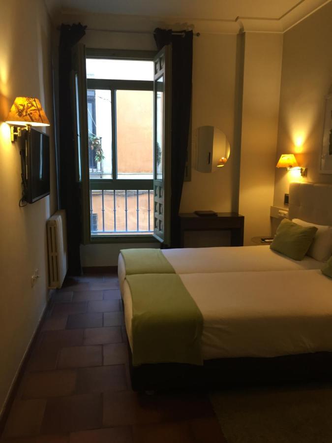 Hotel Leonor De Aquitania เกว็งกา ภายนอก รูปภาพ